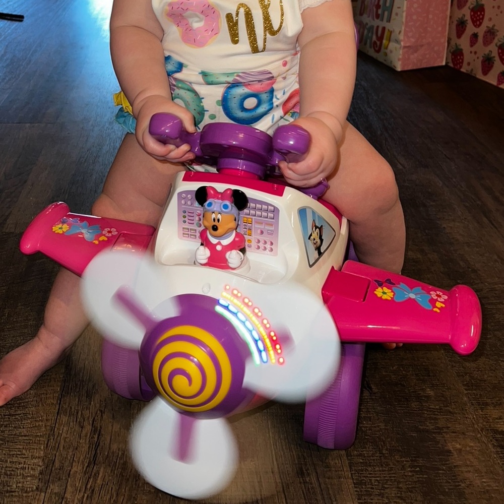 Minnie Mouse Ride-On Airplane - Picture 2 of 2